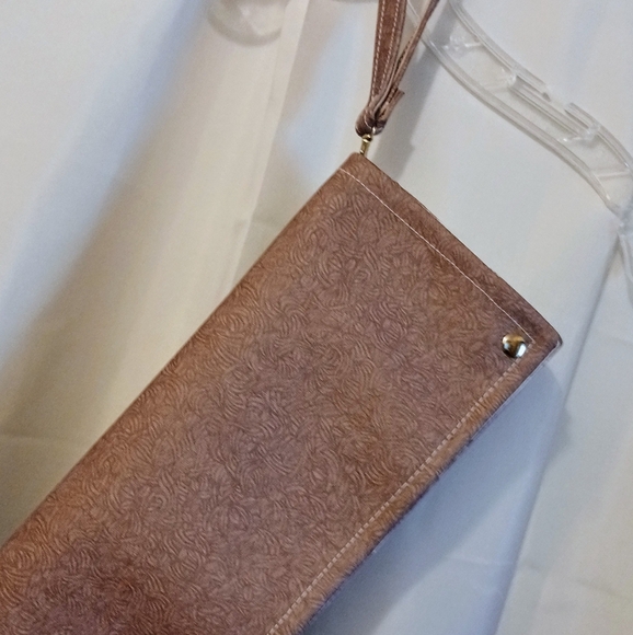 New Southwestern Tooled Vinyl Clutch Travel Hanging makeup bag Mauve Wristlet - Picture 5 of 12